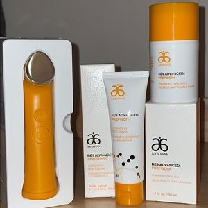 Limited Ed Ultra Glow set by Arbonne. BNIB.